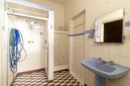 Casa à venda com 250m², 3 quartos e 3 vagas Casa à venda com 250m², 3 quartos e 3 vagasBanheiro Suíte