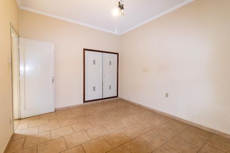 Casa à venda com 250m², 3 quartos e 3 vagas Casa à venda com 250m², 3 quartos e 3 vagasQuarto 1