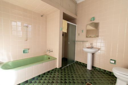 Casa à venda com 250m², 3 quartos e 3 vagas Casa à venda com 250m², 3 quartos e 3 vagasBanheiro Social