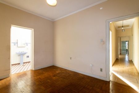 Casa à venda com 250m², 3 quartos e 3 vagas Casa à venda com 250m², 3 quartos e 3 vagasSuíte