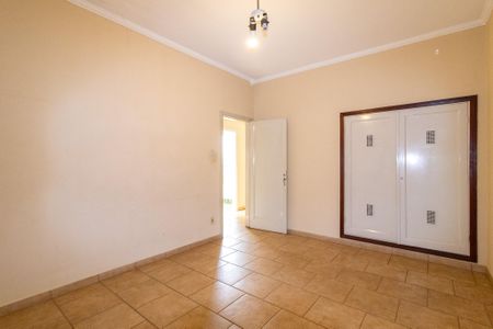 Casa à venda com 250m², 3 quartos e 3 vagas Casa à venda com 250m², 3 quartos e 3 vagasQuarto 1