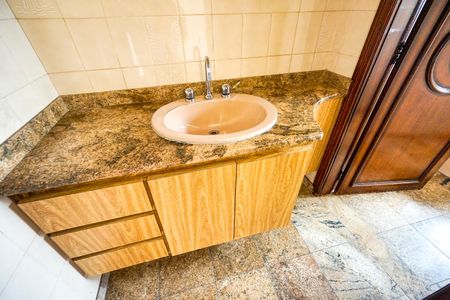 Casa para alugar com 450m², 4 quartos e 7 vagasBanheiro da suíte 03