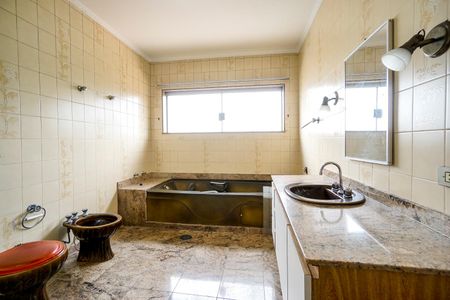 Casa para alugar com 450m², 4 quartos e 7 vagasBanheiro da suíte 04