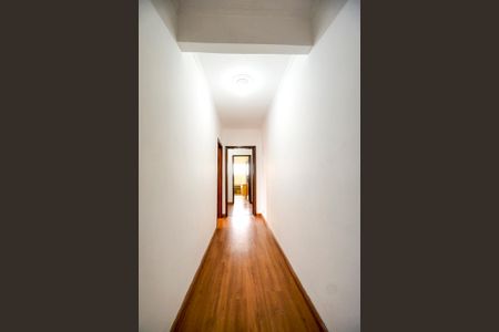 Casa para alugar com 450m², 4 quartos e 7 vagasCorredor 