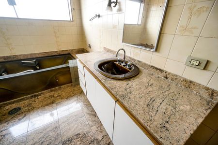 Casa para alugar com 450m², 4 quartos e 7 vagasBanheiro da suíte 04