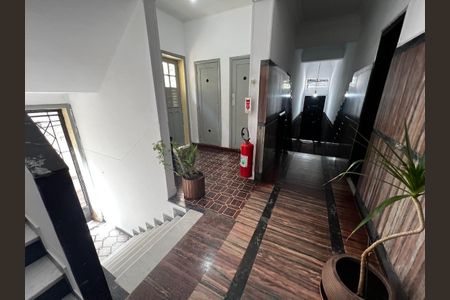 Apartamento à venda com 55m², 2 quartos e sem vaga Apartamento à venda com 55m², 2 quartos e sem vagaHall