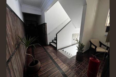 Apartamento à venda com 55m², 2 quartos e sem vaga Apartamento à venda com 55m², 2 quartos e sem vagaHall