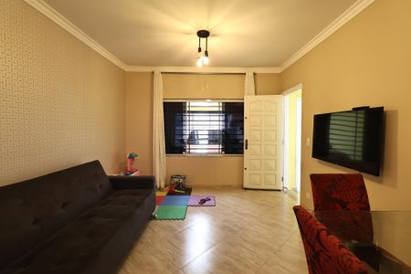 Casa à venda com 160m², 3 quartos e 2 vagasSala