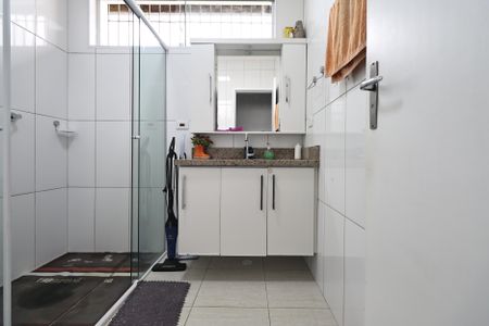 Casa à venda com 160m², 3 quartos e 2 vagasBanheiro