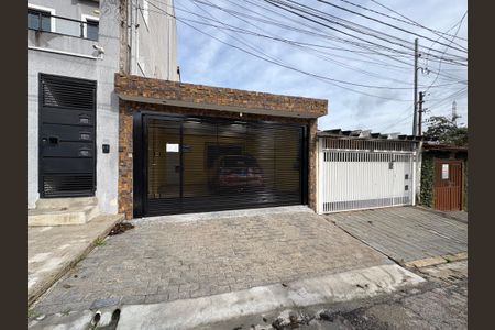 Casa à venda com 160m², 3 quartos e 2 vagas Casa à venda com 160m², 3 quartos e 2 vagasFachada