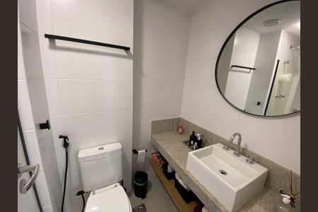 Apartamento à venda com 65m², 2 quartos e 1 vaga Apartamento à venda com 65m², 2 quartos e 1 vagaBanheiro Social