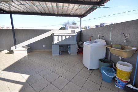 Casa à venda com 240m², 3 quartos e 2 vagasÁrea de Serviço