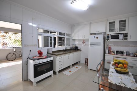 Casa à venda com 240m², 3 quartos e 2 vagasCozinha