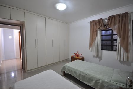 Casa à venda com 240m², 3 quartos e 2 vagasQuarto 2