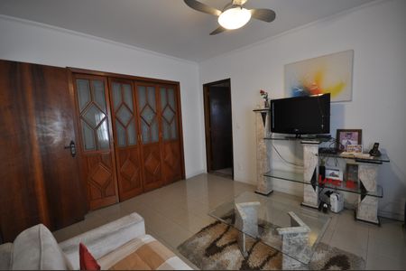 Casa à venda com 240m², 3 quartos e 2 vagasSala de TV