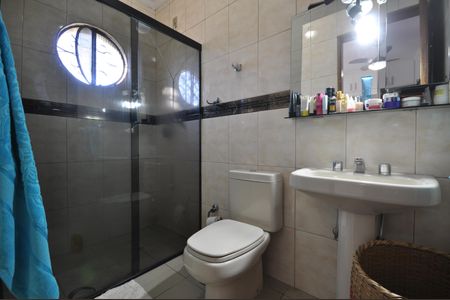 Casa à venda com 240m², 3 quartos e 2 vagasBanheiro da Suíte