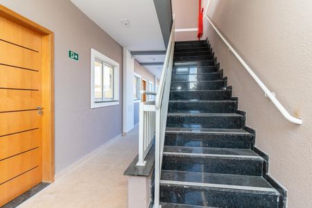 Apartamento à venda com 44m², 2 quartos e sem vaga Apartamento à venda com 44m², 2 quartos e sem vagaEscadas