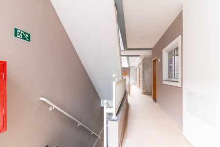 Apartamento à venda com 44m², 2 quartos e sem vaga Apartamento à venda com 44m², 2 quartos e sem vagaEscadas