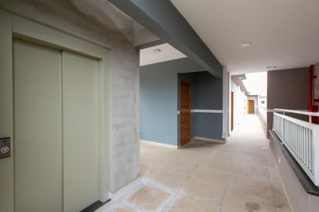 Apartamento à venda com 43m², 2 quartos e sem vaga Apartamento à venda com 43m², 2 quartos e sem vagaElevador