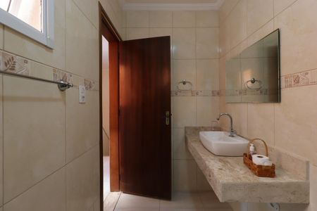 Casa à venda com 187m², 3 quartos e 4 vagasBanheiro Social