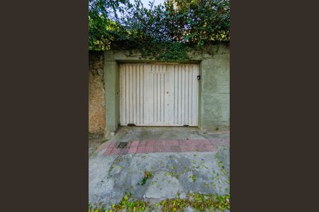 Casa à venda com 200m², 4 quartos e 3 vagas Casa à venda com 200m², 4 quartos e 3 vagasFachada