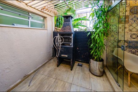 Casa à venda com 200m², 4 quartos e 3 vagas Casa à venda com 200m², 4 quartos e 3 vagasÁrea externa