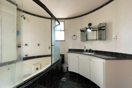 Apartamento à venda com 476m², 4 quartos e 4 vagas Apartamento à venda com 476m², 4 quartos e 4 vagasBanheiro 2