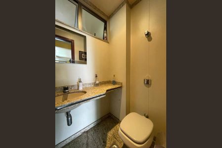 Apartamento à venda com 476m², 4 quartos e 4 vagas Apartamento à venda com 476m², 4 quartos e 4 vagasBanheiro 1