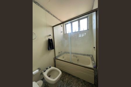 Apartamento à venda com 476m², 4 quartos e 4 vagas Apartamento à venda com 476m², 4 quartos e 4 vagasBanheiro 1