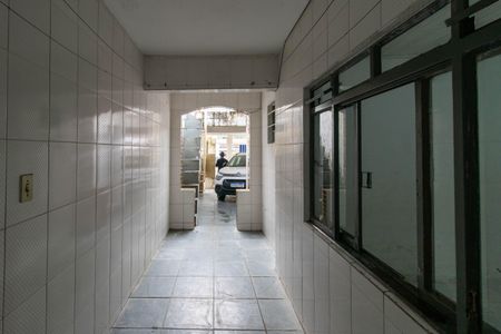 Casa à venda com 180m², 2 quartos e 2 vagas Casa à venda com 180m², 2 quartos e 2 vagasCorredor externo