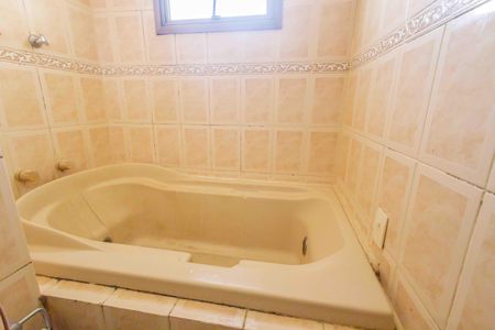 Apartamento à venda com 80m², 3 quartos e 2 vagas Apartamento à venda com 80m², 3 quartos e 2 vagasBanheiro da Suíte