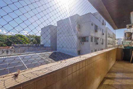 Apartamento à venda com 80m², 3 quartos e 2 vagas Apartamento à venda com 80m², 3 quartos e 2 vagasVaranda Sala