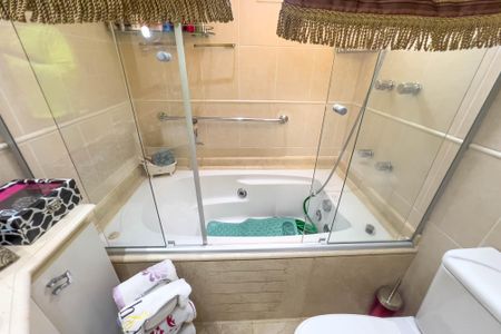 Apartamento à venda com 208m², 4 quartos e 4 vagas Apartamento à venda com 208m², 4 quartos e 4 vagasBanheiro da Suíte 1