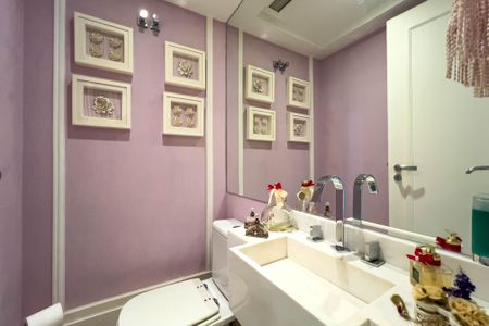 Apartamento à venda com 208m², 4 quartos e 4 vagas Apartamento à venda com 208m², 4 quartos e 4 vagasLavabo