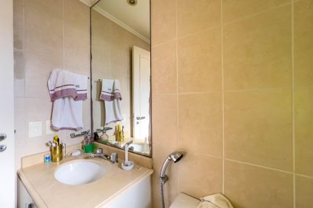 Apartamento à venda com 208m², 4 quartos e 4 vagas Apartamento à venda com 208m², 4 quartos e 4 vagasBanheiro da Suíte 4