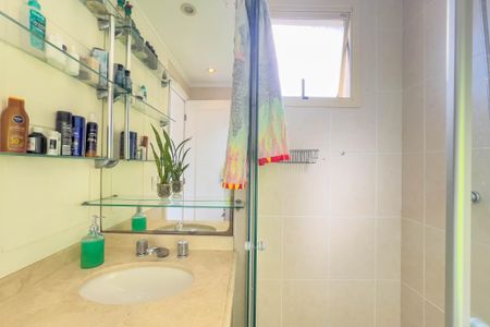 Apartamento à venda com 208m², 4 quartos e 4 vagas Apartamento à venda com 208m², 4 quartos e 4 vagasBanheiro da Suíte 3
