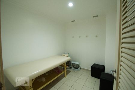 Apartamento à venda com 208m², 4 quartos e 4 vagas Apartamento à venda com 208m², 4 quartos e 4 vagasSpa