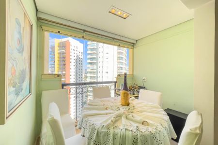 Apartamento à venda com 208m², 4 quartos e 4 vagas Apartamento à venda com 208m², 4 quartos e 4 vagasCopa