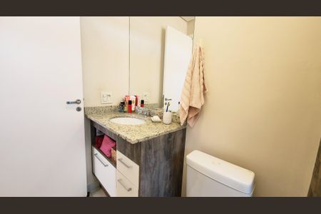 Apartamento à venda com 76m², 2 quartos e 2 vagas Apartamento à venda com 76m², 2 quartos e 2 vagasBanheiro da Suíte