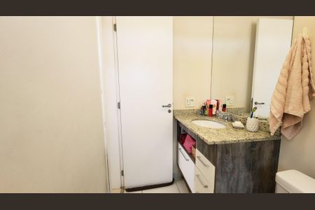 Apartamento à venda com 76m², 2 quartos e 2 vagas Apartamento à venda com 76m², 2 quartos e 2 vagasBanheiro da Suíte