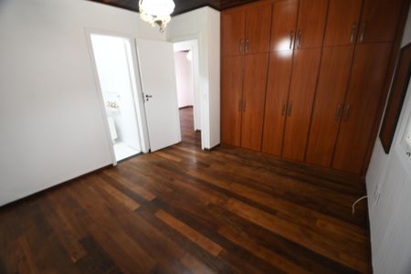 Casa de condomínio à venda com 300m², 3 quartos e 4 vagasQuarto 3 - Suíte