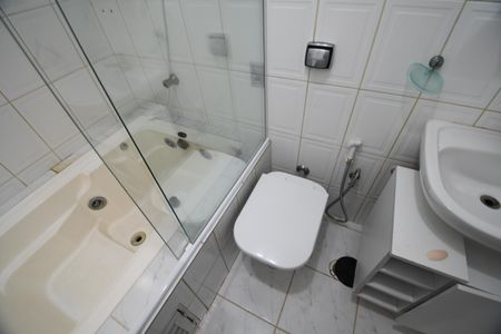 Casa de condomínio à venda com 300m², 3 quartos e 4 vagasBanheiro da Suíte