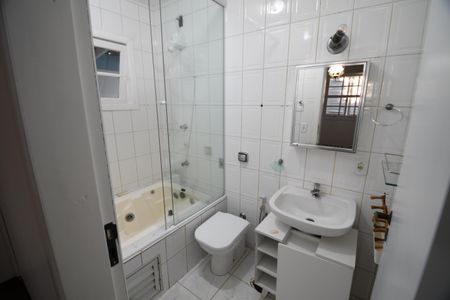Casa de condomínio à venda com 300m², 3 quartos e 4 vagasBanheiro da Suíte