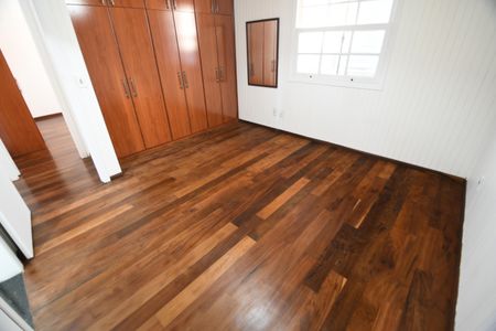 Casa de condomínio à venda com 300m², 3 quartos e 4 vagasQuarto 3 - Suíte