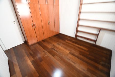 Casa de condomínio à venda com 300m², 3 quartos e 4 vagasQuarto 2