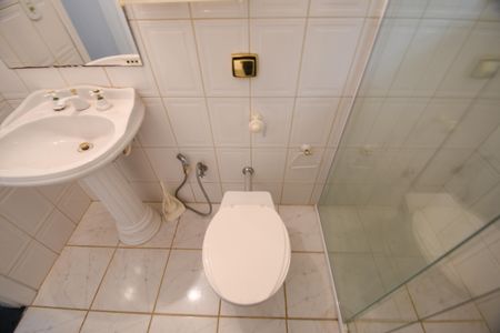 Casa de condomínio à venda com 300m², 3 quartos e 4 vagasBanheiro