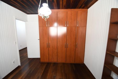 Casa de condomínio à venda com 300m², 3 quartos e 4 vagasQuarto 2