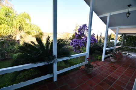 Casa de condomínio à venda com 300m², 3 quartos e 4 vagasSala - Vista