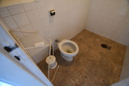 Casa de condomínio à venda com 300m², 3 quartos e 4 vagasBanheiro de serviço