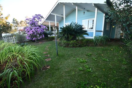 Casa de condomínio à venda com 300m², 3 quartos e 4 vagasFachada